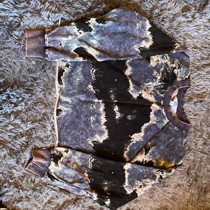 Cropped bleach, black and blue crew neck